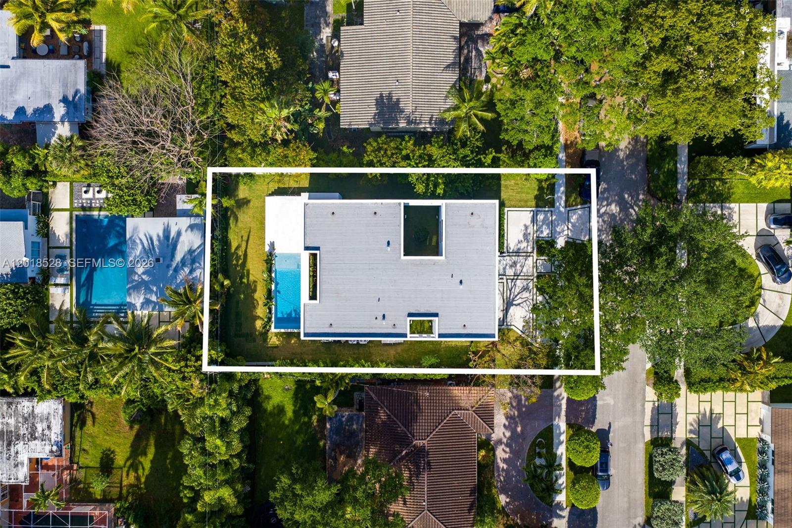 2096 Alamanda Dr, North Miami FL 33181
