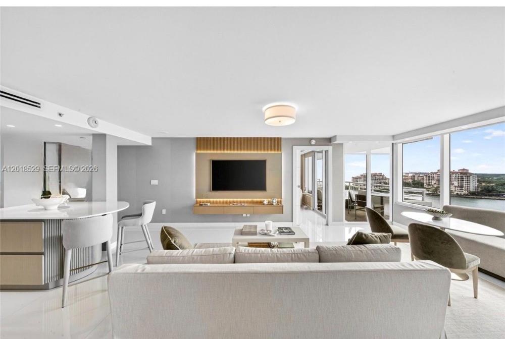 400 S Pointe Dr #1501, Miami Beach FL 33139