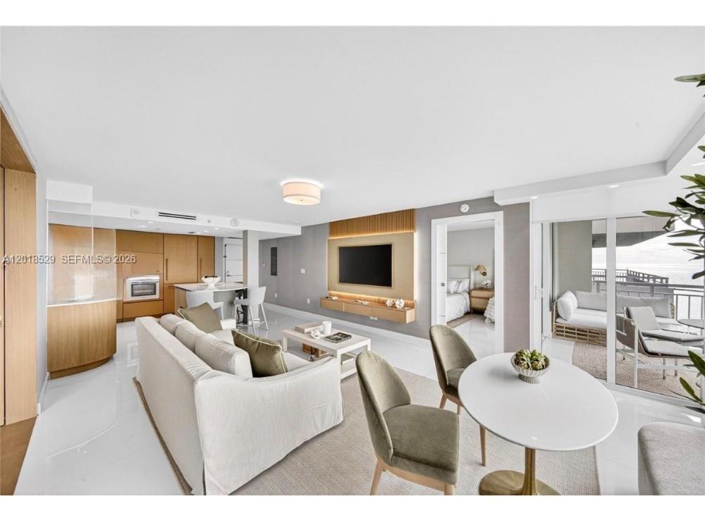 400 S Pointe Dr #1501, Miami Beach FL 33139