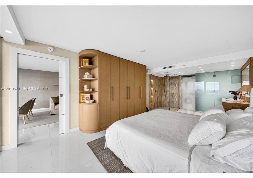 400 S Pointe Dr #1501, Miami Beach FL 33139