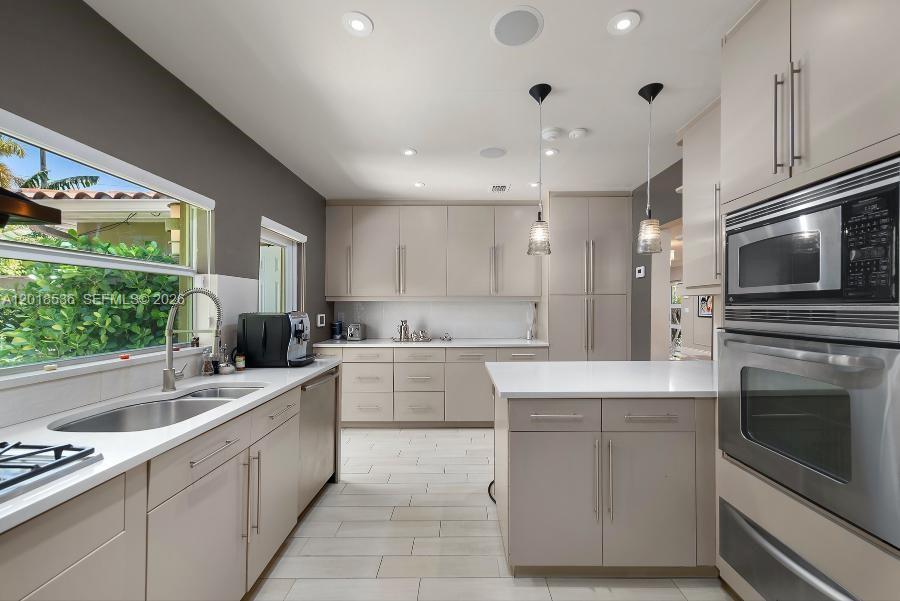 830 E Dilido Dr, Miami Beach FL 33139
