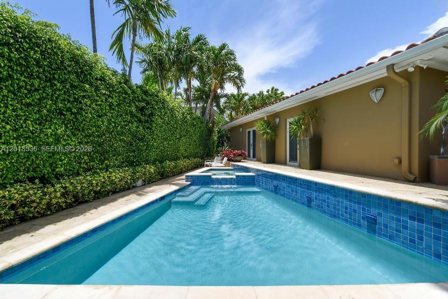 830 E Dilido Dr, Miami Beach FL 33139