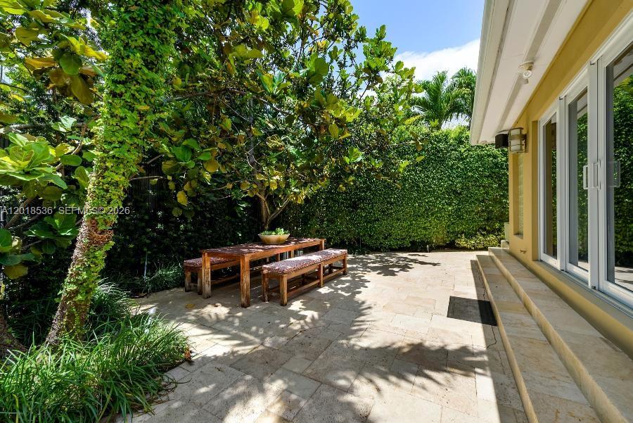 830 E Dilido Dr, Miami Beach FL 33139