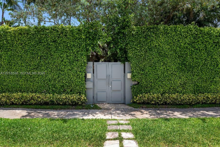 830 E Dilido Dr, Miami Beach FL 33139