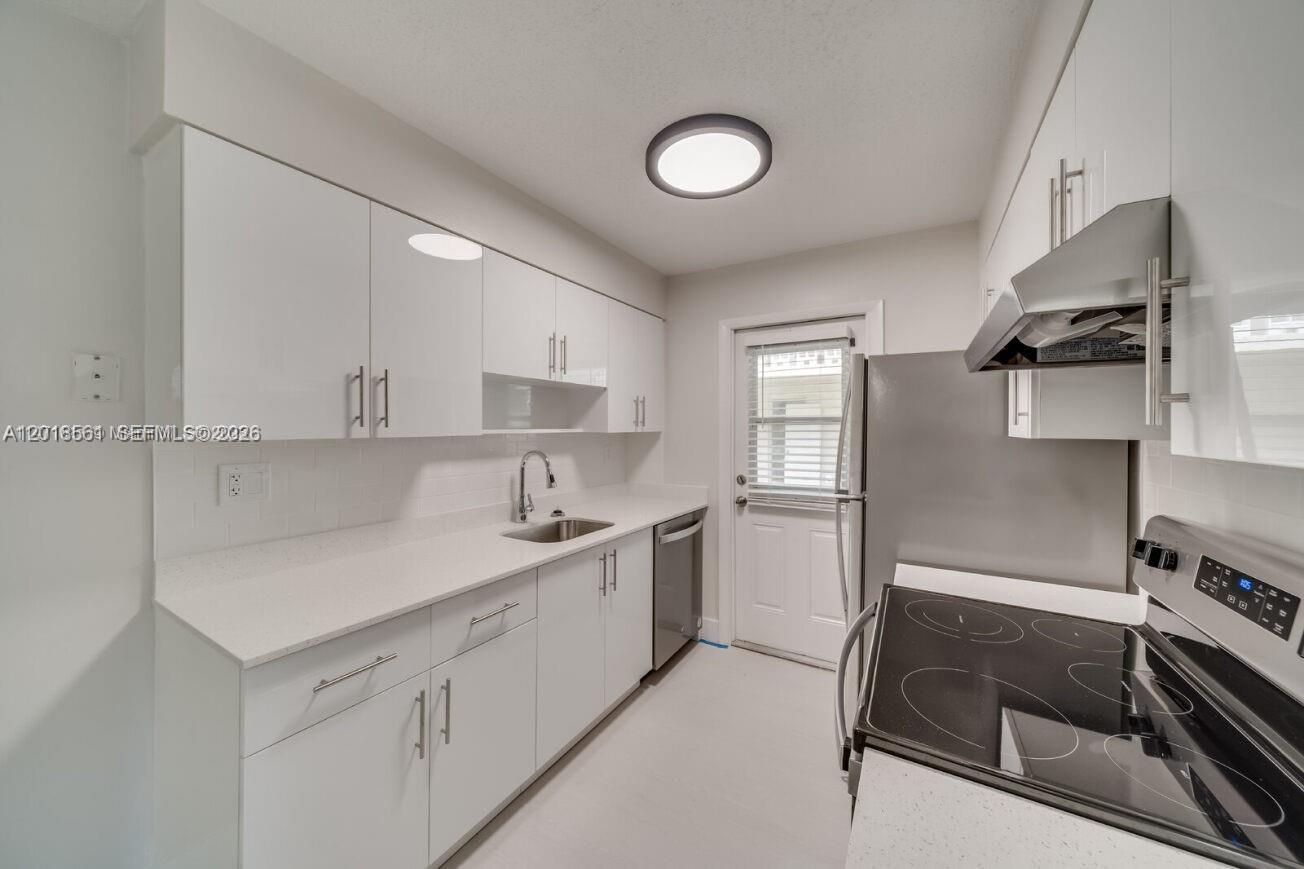 841 SW 74 TER #201E, North Lauderdale FL 33068