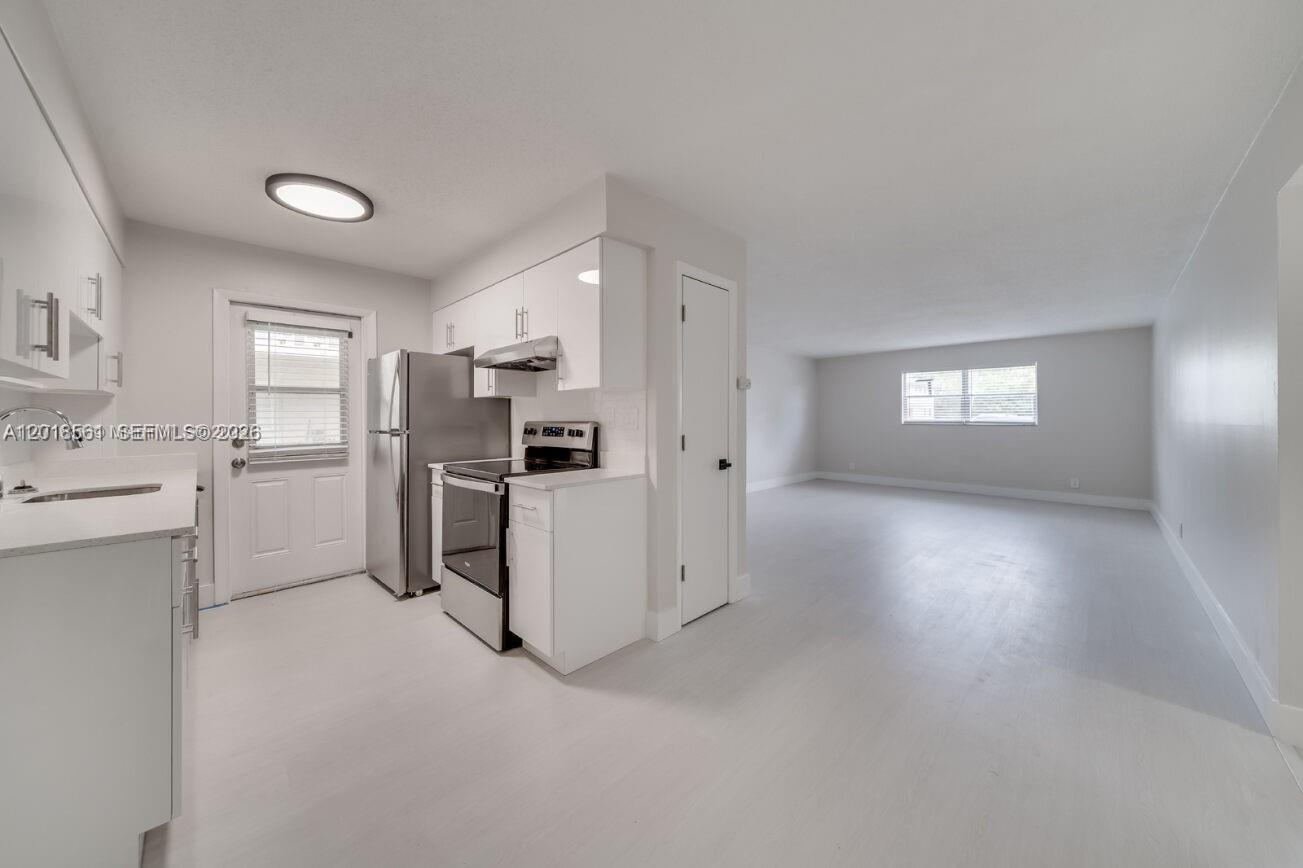 841 SW 74 TER #201E, North Lauderdale FL 33068