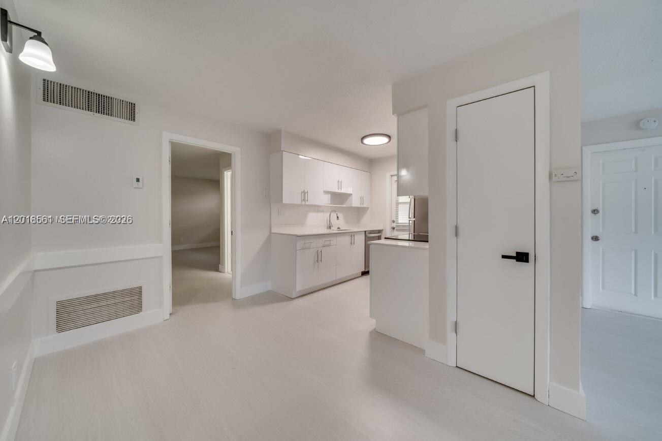 841 SW 74 TER #201E, North Lauderdale FL 33068