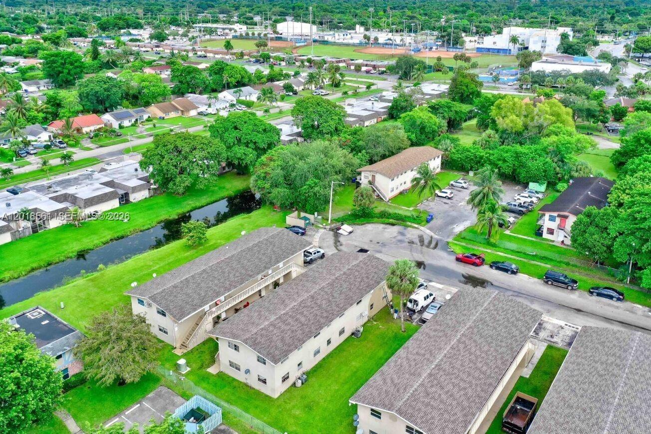 841 SW 74 TER #201E, North Lauderdale FL 33068