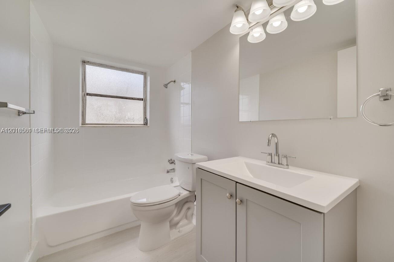 841 SW 74 TER #201E, North Lauderdale FL 33068