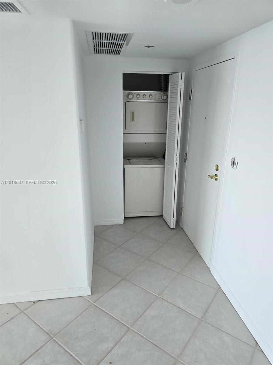 800 Claughton Island Dr #402, Miami FL 33131