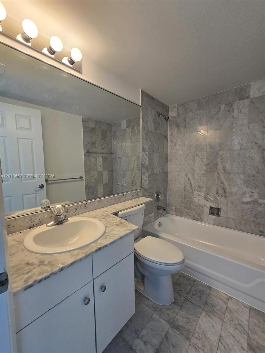800 Claughton Island Dr #402, Miami FL 33131