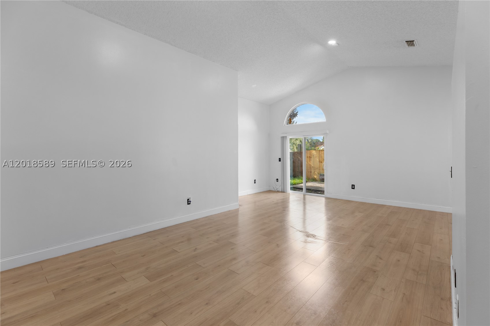 1035 W Jasmine Ln, North Lauderdale FL 33068