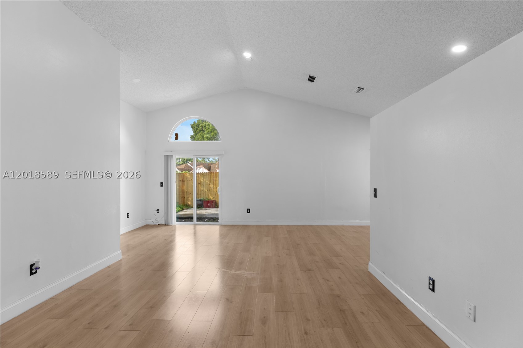 1035 W Jasmine Ln, North Lauderdale FL 33068