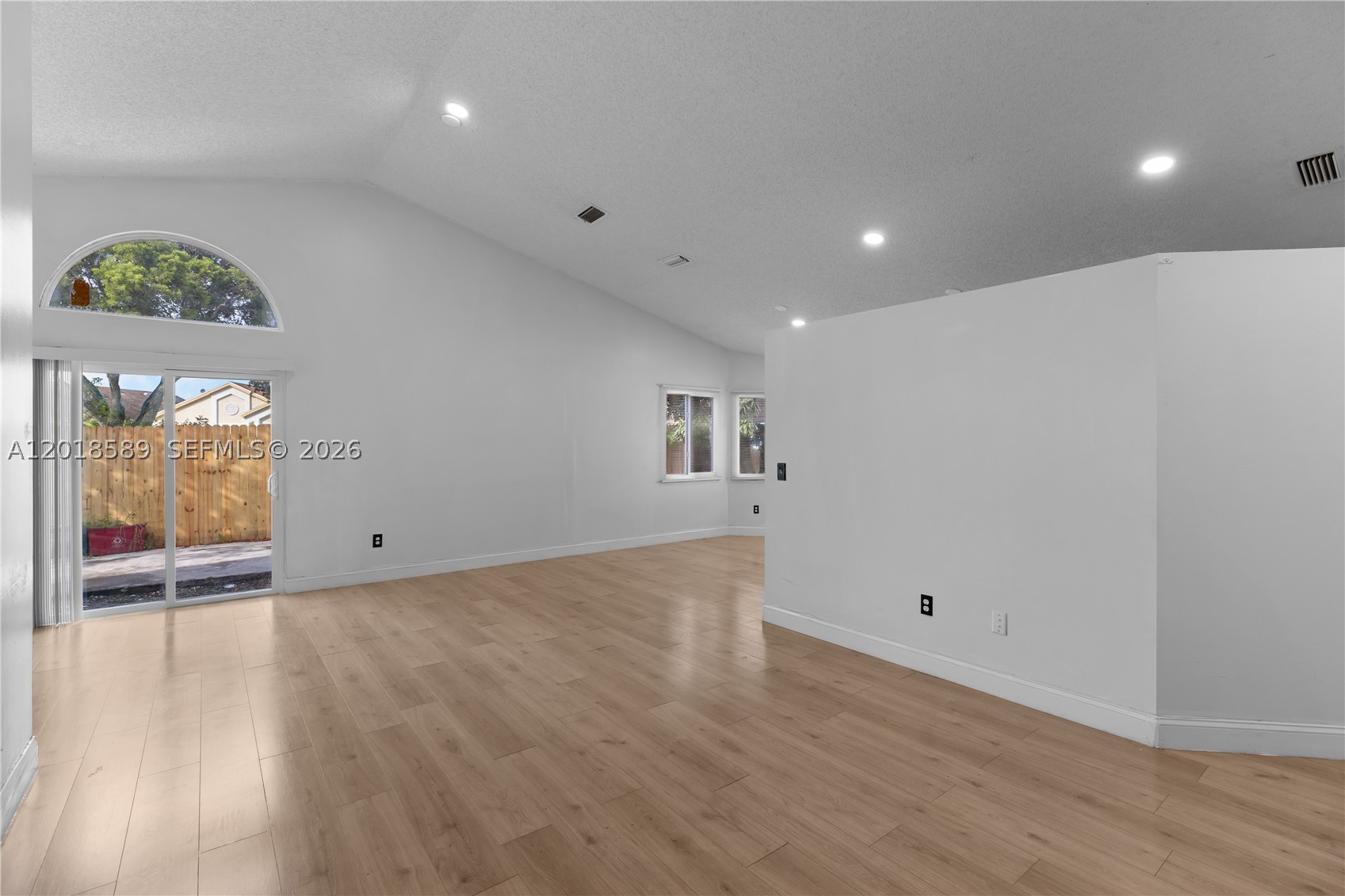 1035 W Jasmine Ln, North Lauderdale FL 33068