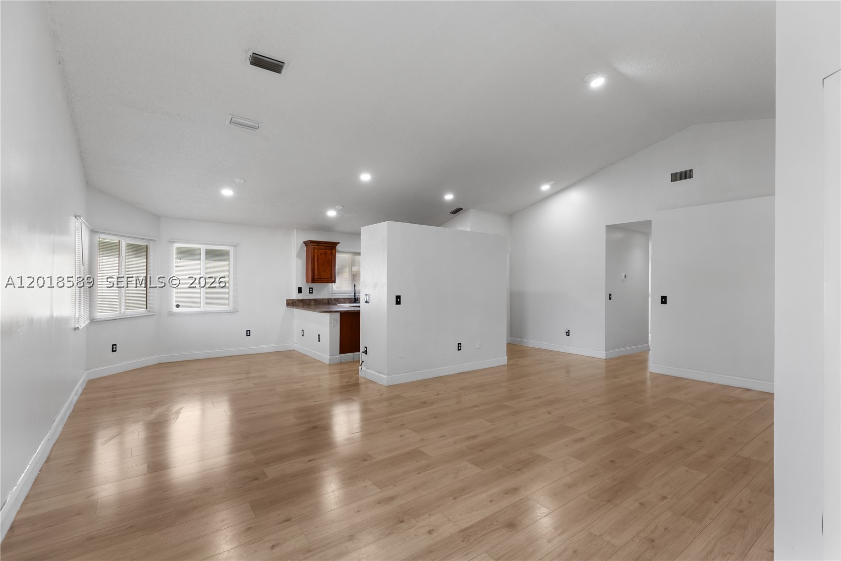 1035 W Jasmine Ln, North Lauderdale FL 33068