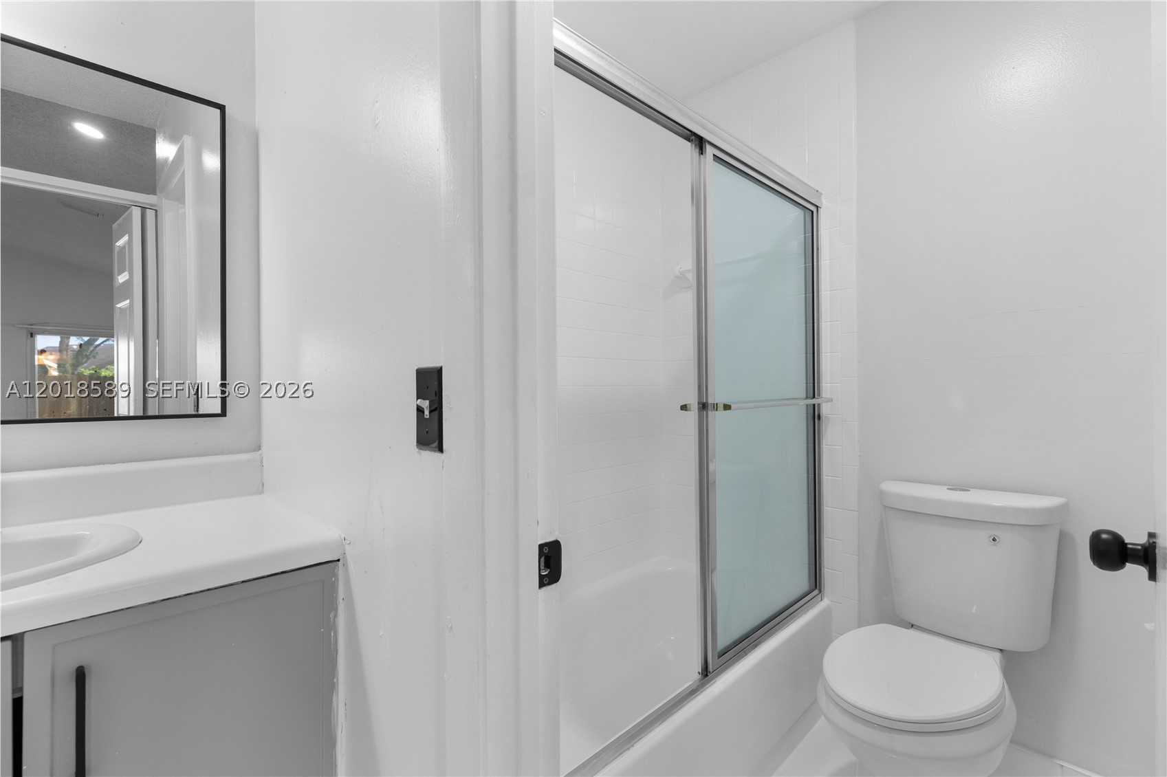 1035 W Jasmine Ln, North Lauderdale FL 33068