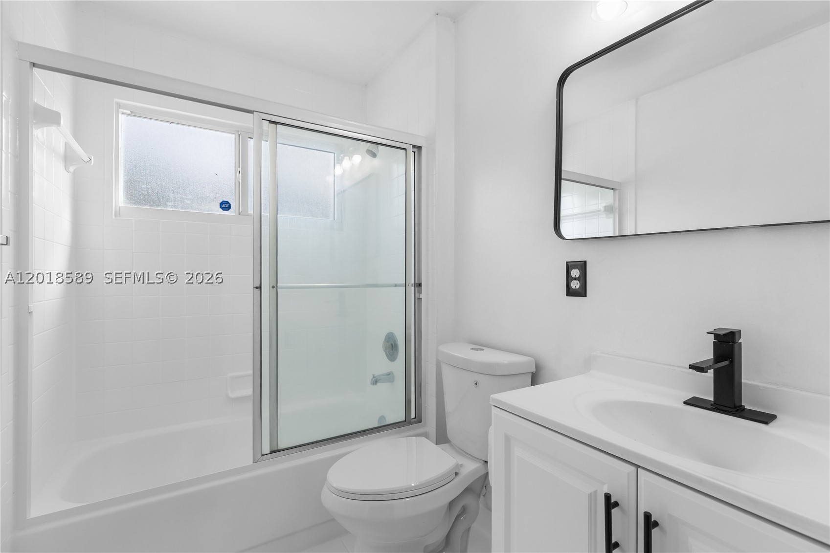 1035 W Jasmine Ln, North Lauderdale FL 33068