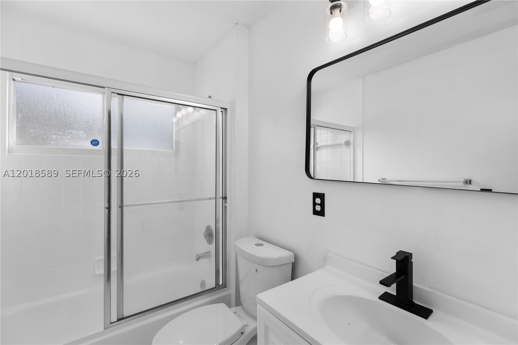 1035 W Jasmine Ln, North Lauderdale FL 33068