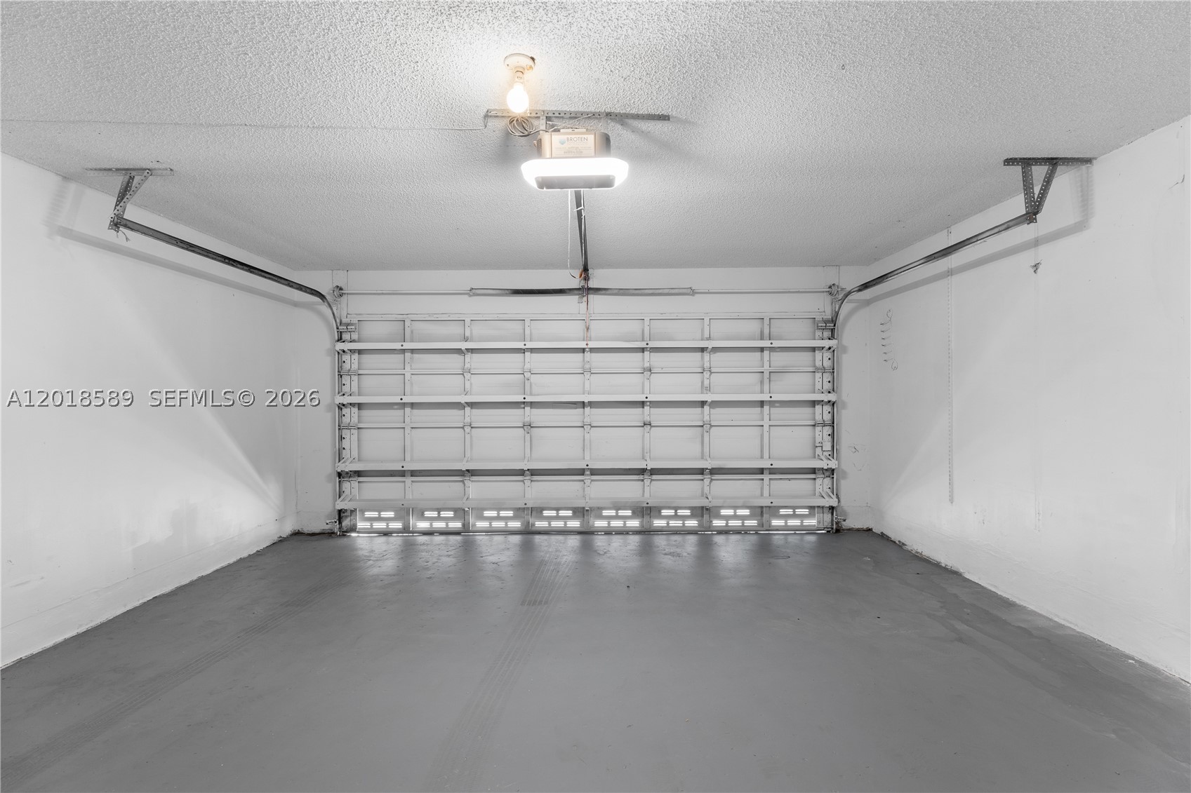 1035 W Jasmine Ln, North Lauderdale FL 33068