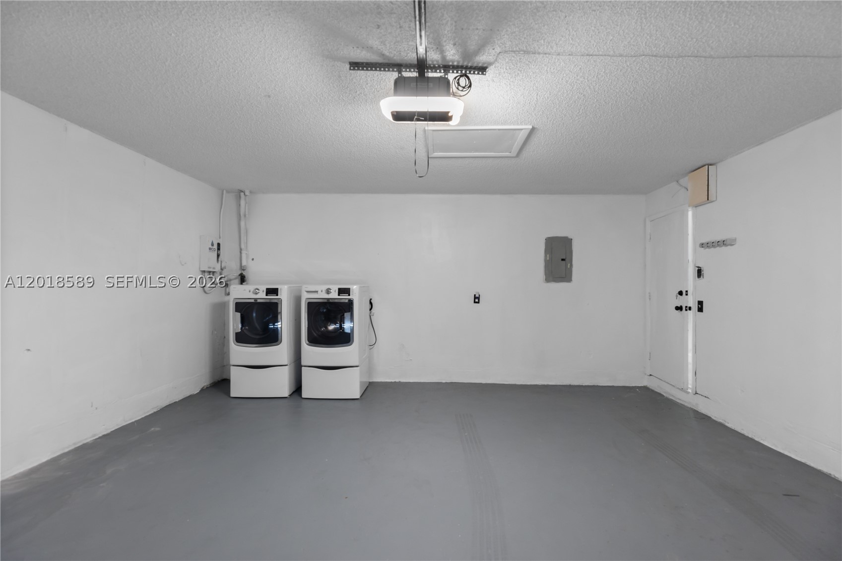 1035 W Jasmine Ln, North Lauderdale FL 33068