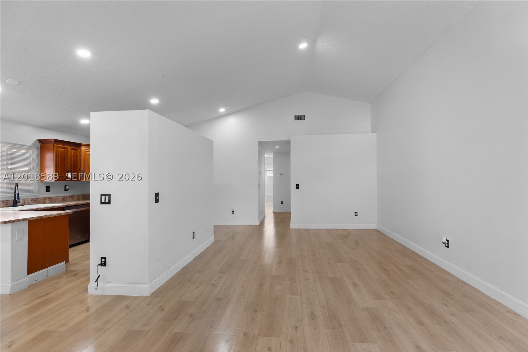 1035 W Jasmine Ln, North Lauderdale FL 33068