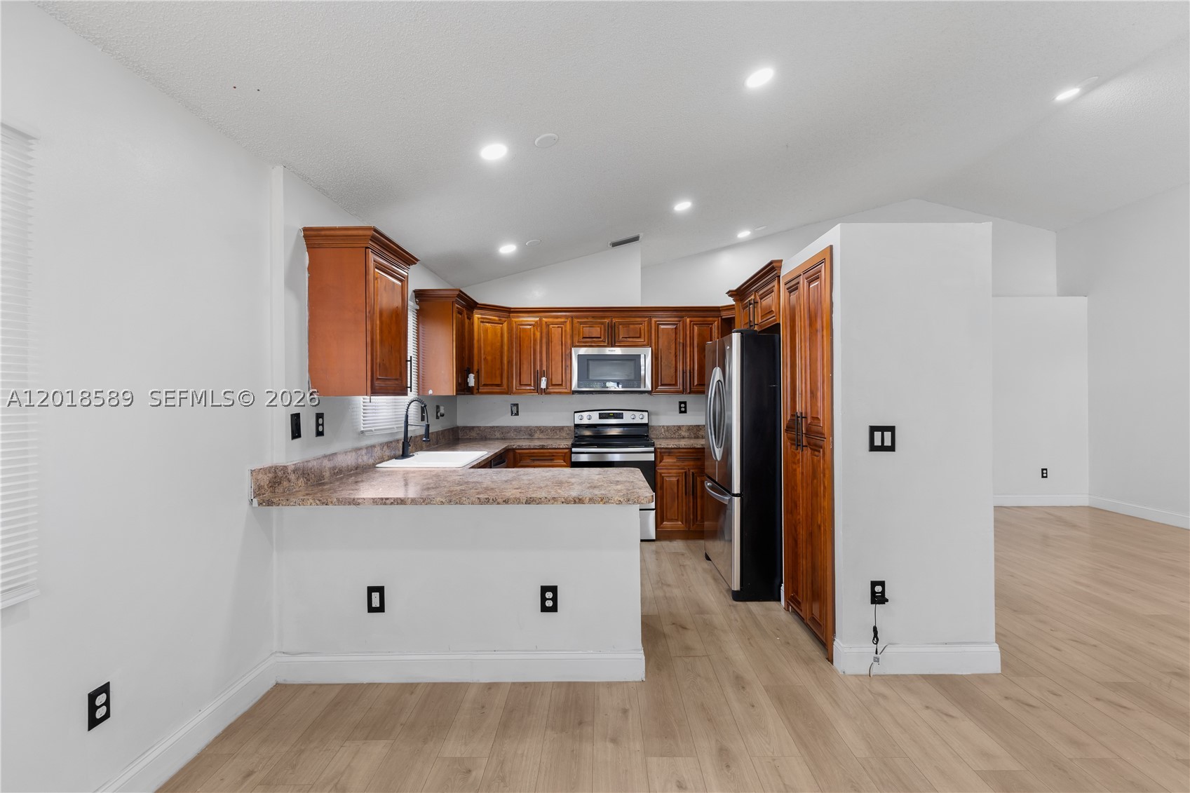1035 W Jasmine Ln, North Lauderdale FL 33068