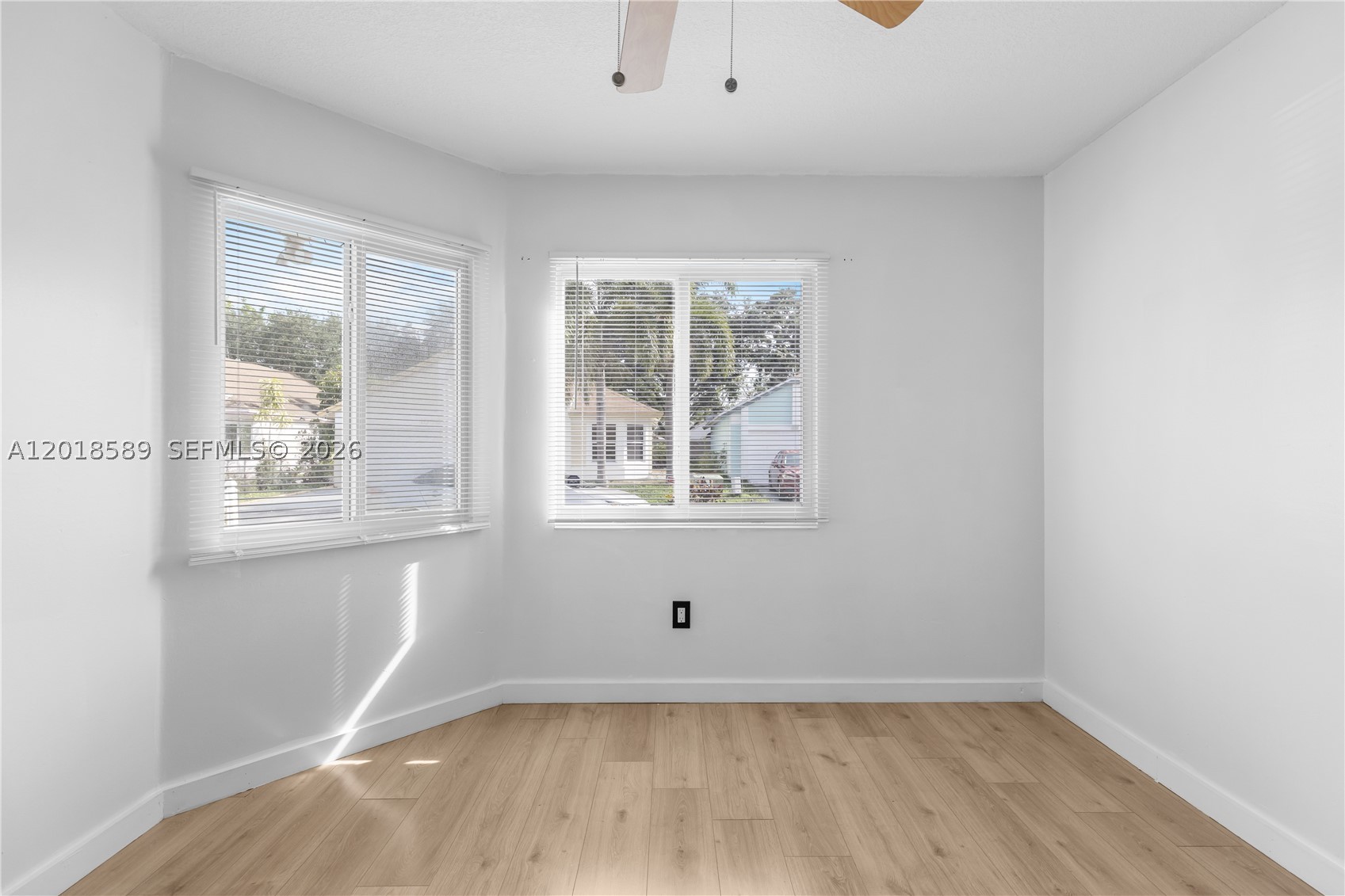 1035 W Jasmine Ln, North Lauderdale FL 33068