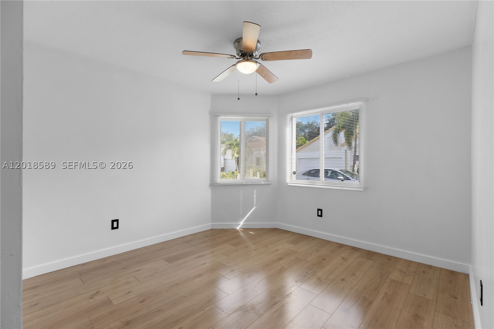 1035 W Jasmine Ln, North Lauderdale FL 33068
