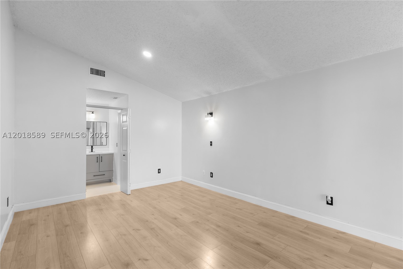 1035 W Jasmine Ln, North Lauderdale FL 33068