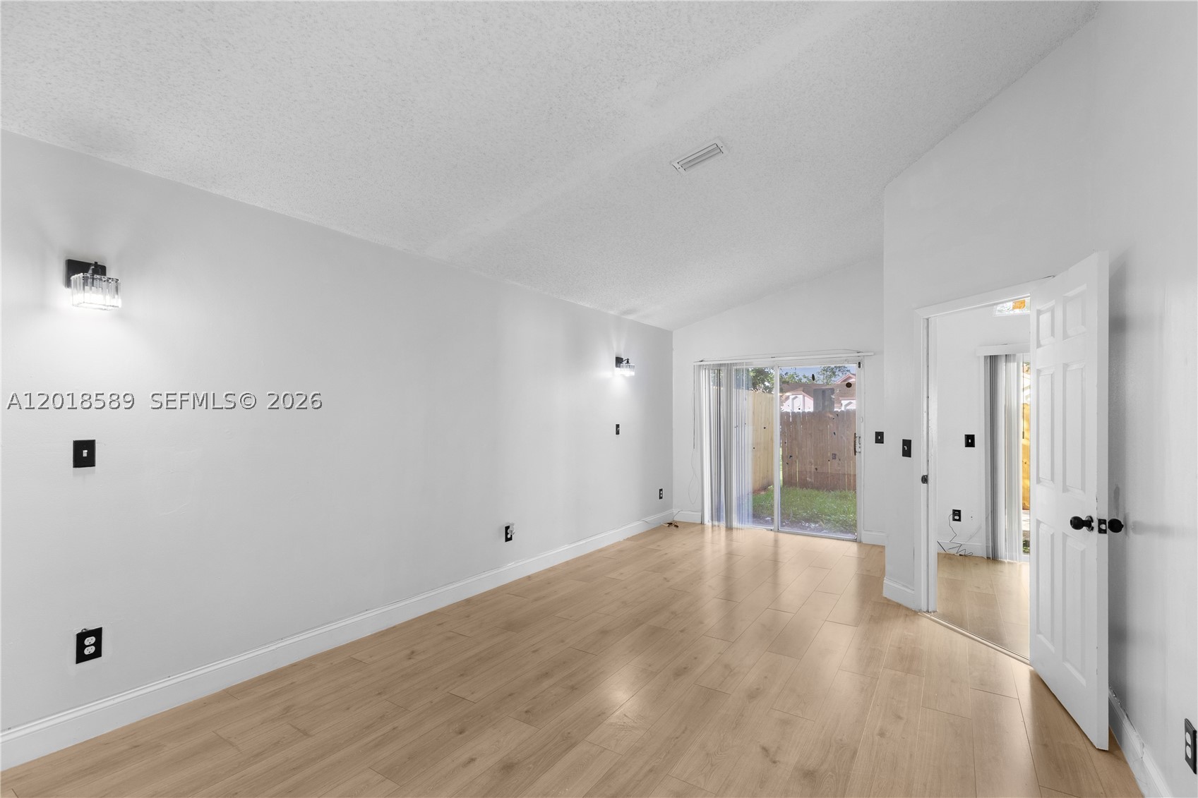 1035 W Jasmine Ln, North Lauderdale FL 33068