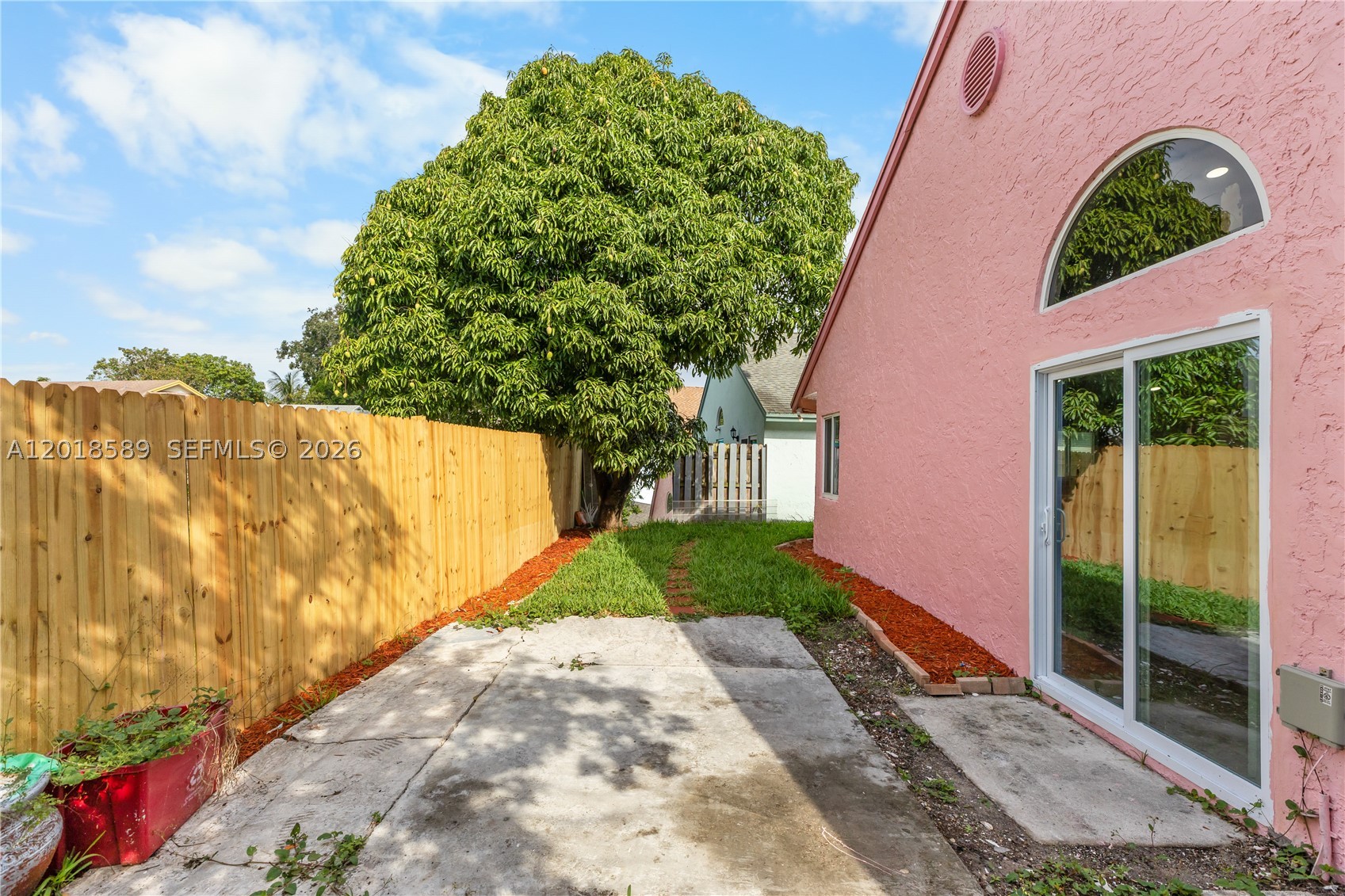 1035 W Jasmine Ln, North Lauderdale FL 33068