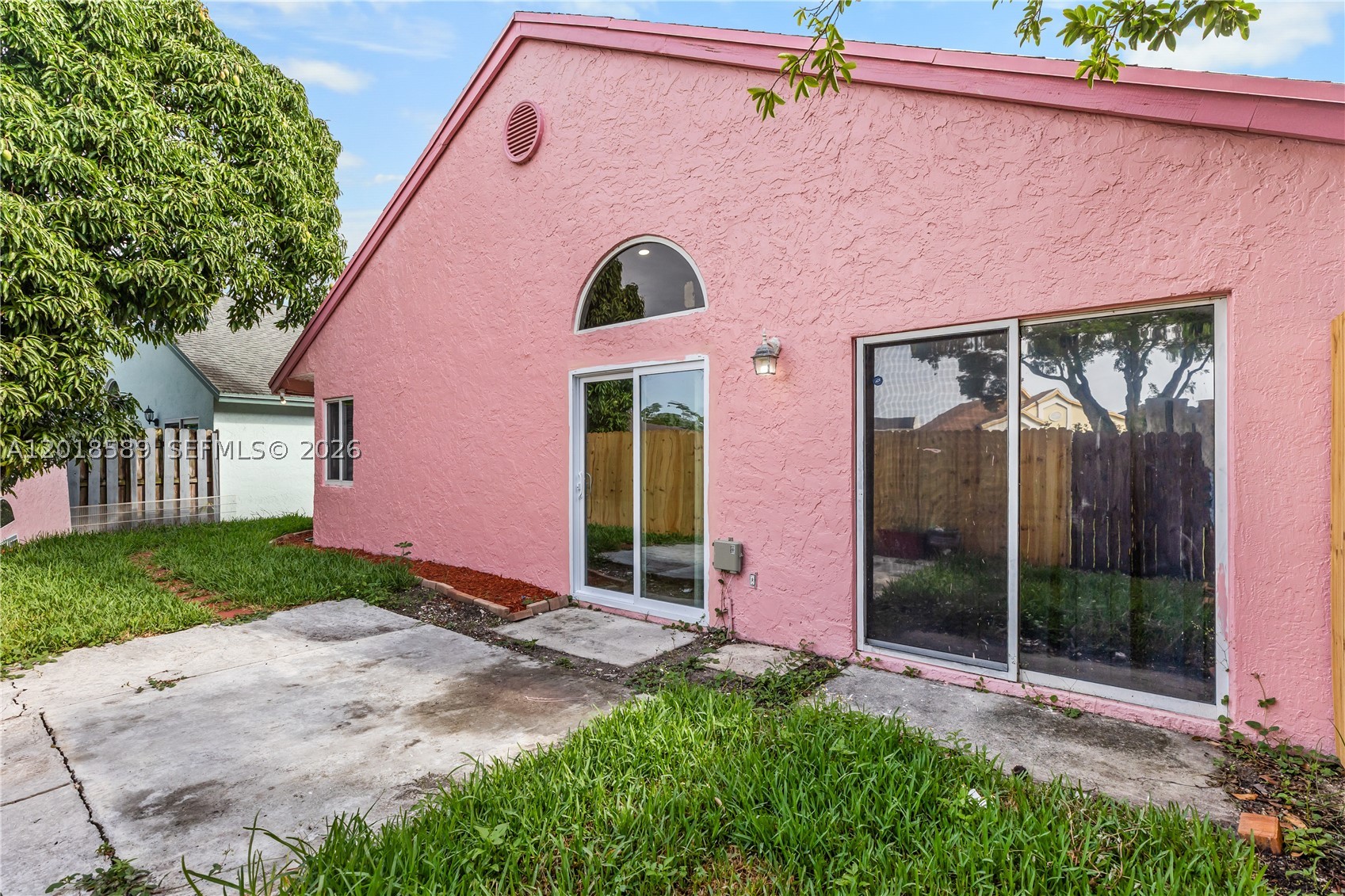 1035 W Jasmine Ln, North Lauderdale FL 33068