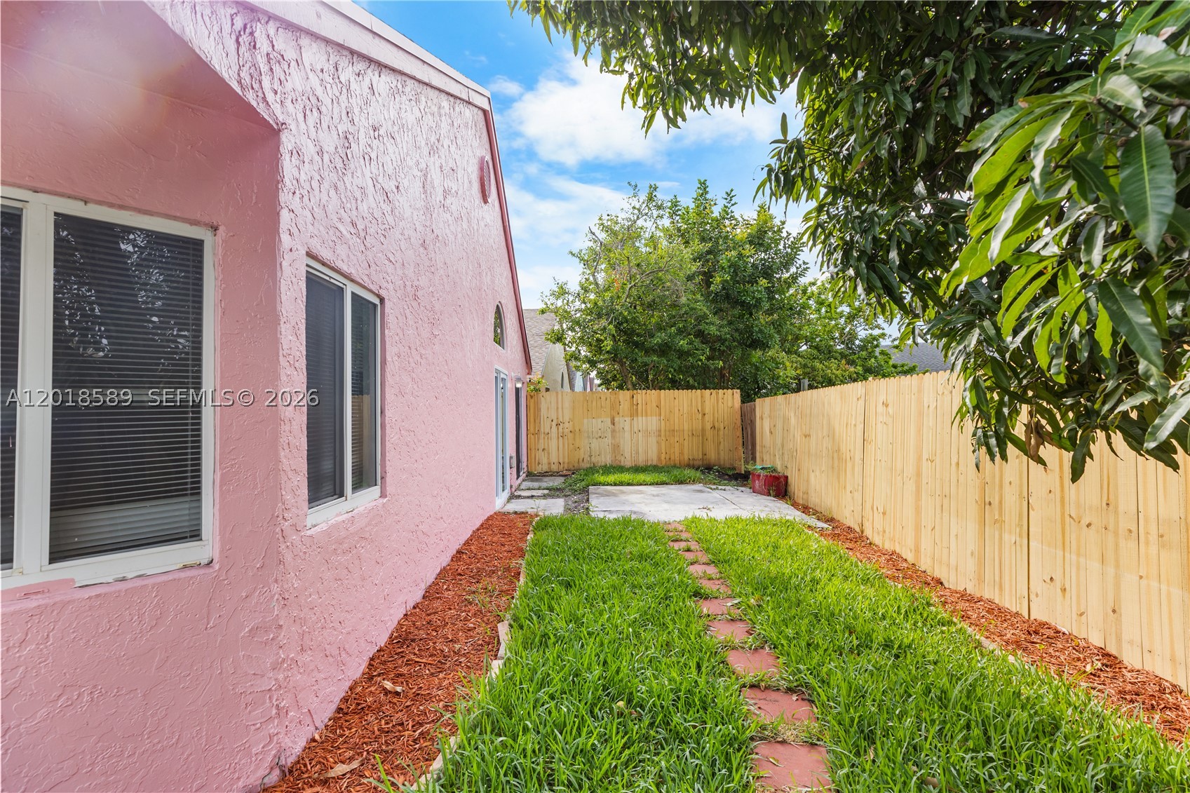 1035 W Jasmine Ln, North Lauderdale FL 33068