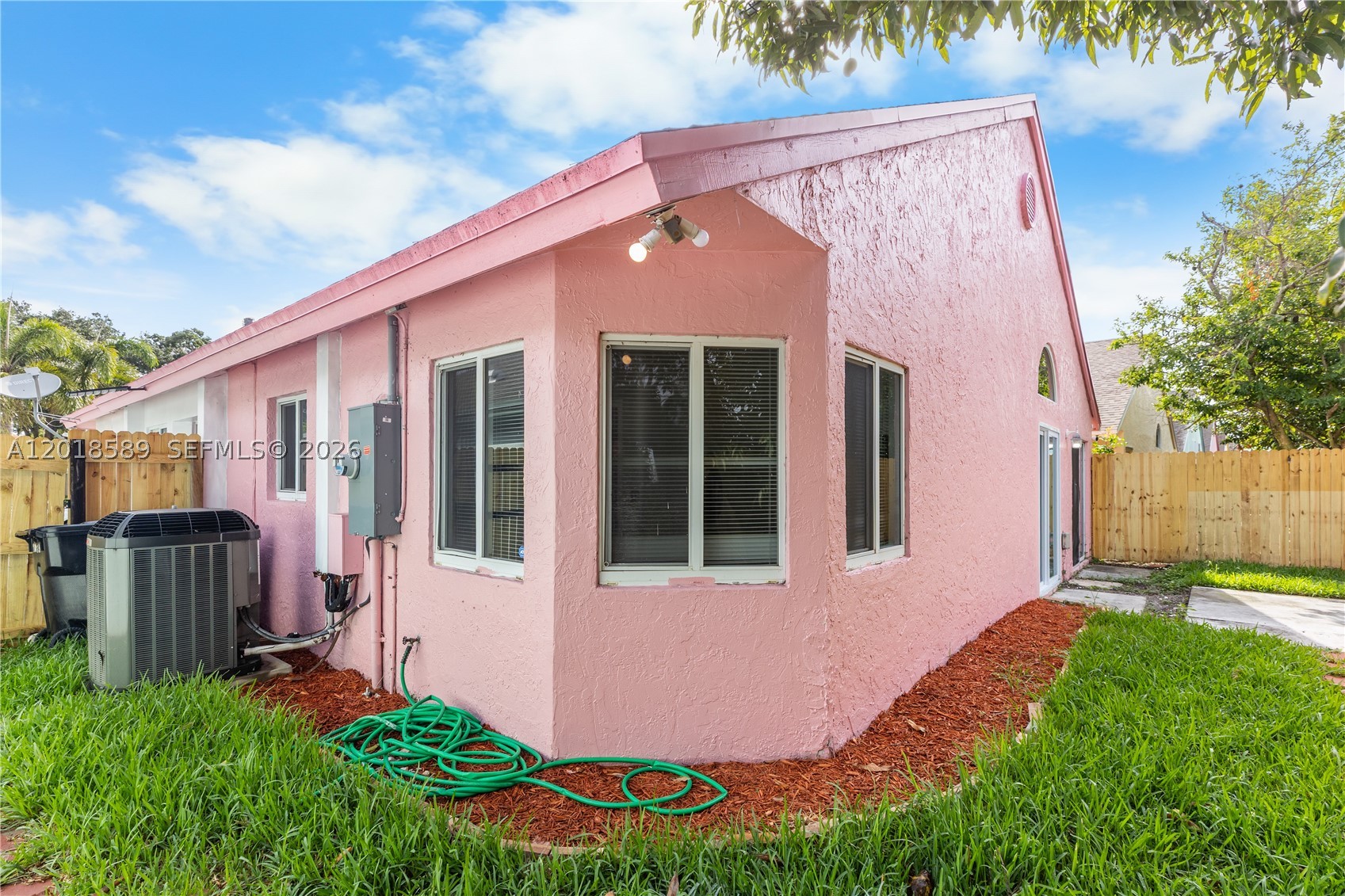 1035 W Jasmine Ln, North Lauderdale FL 33068