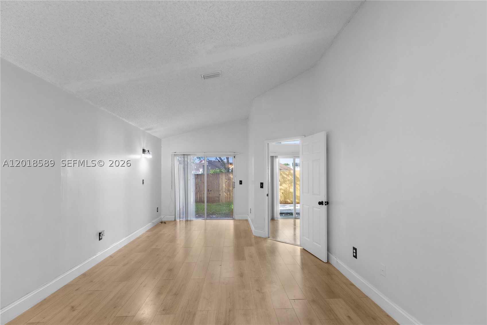1035 W Jasmine Ln, North Lauderdale FL 33068