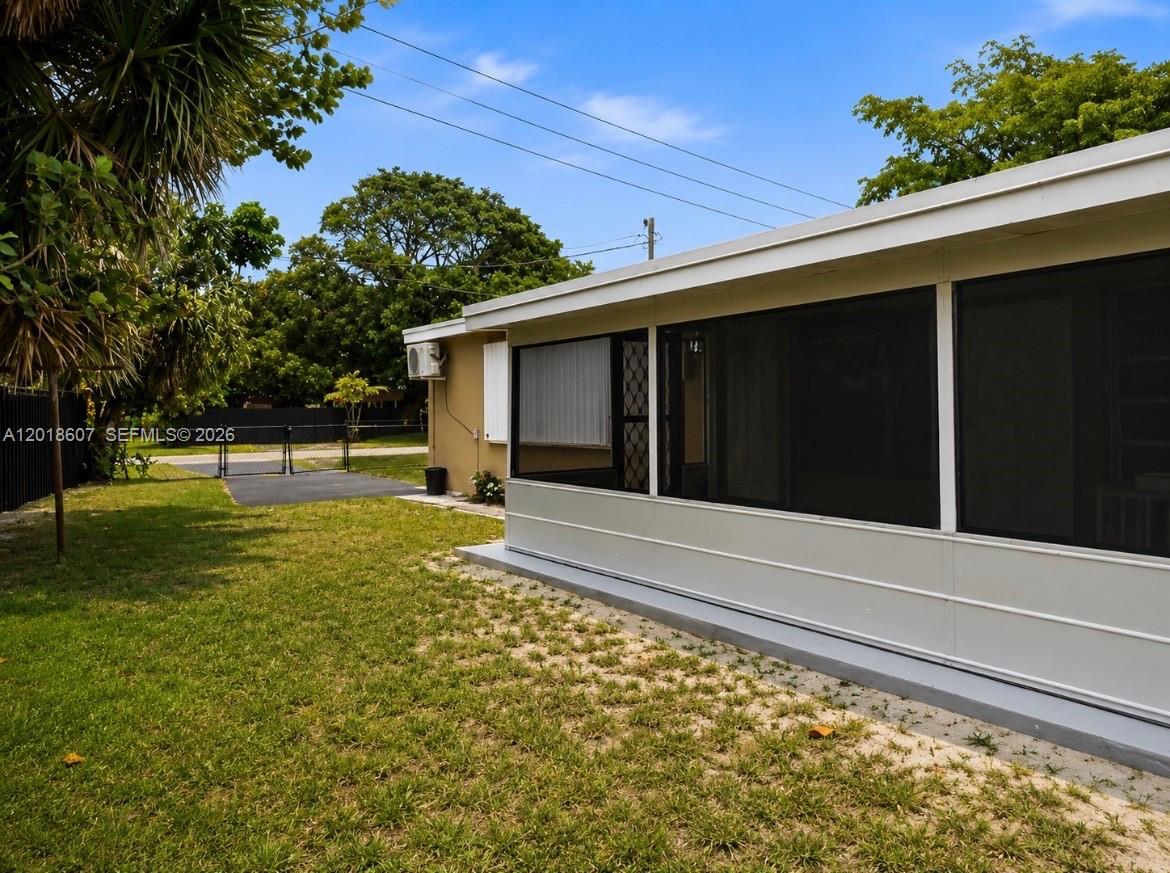 3401 NW 7th St, Lauderhill FL 33311