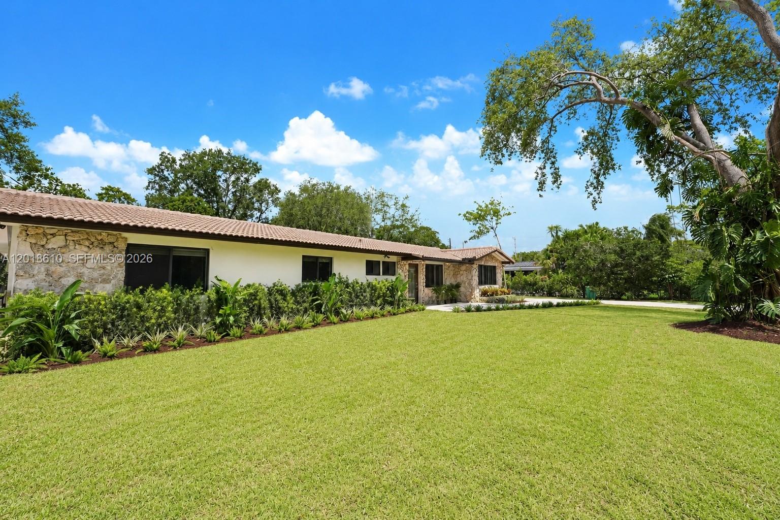 7220 SW 69th Ct, Miami FL 33143