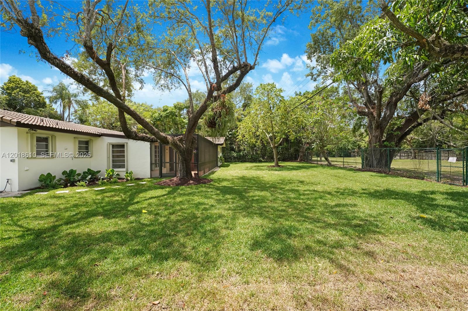 7220 SW 69th Ct, Miami FL 33143