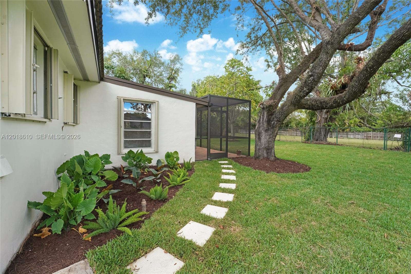 7220 SW 69th Ct, Miami FL 33143