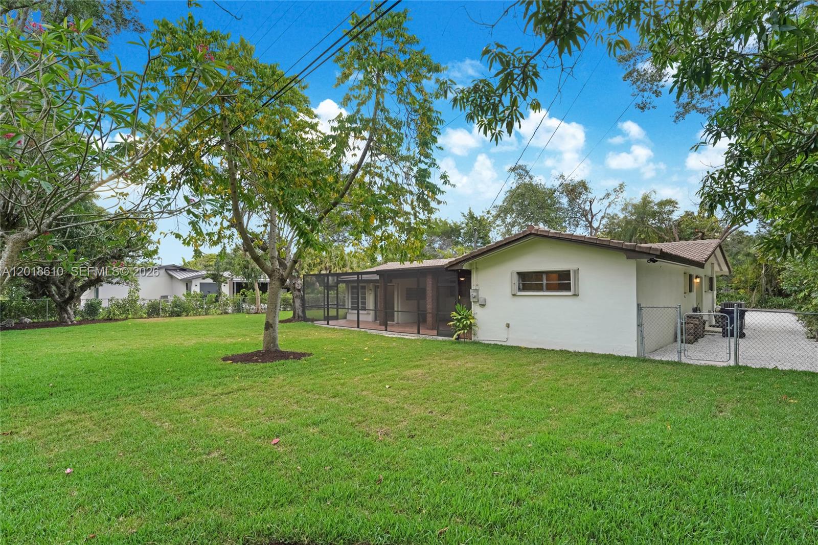 7220 SW 69th Ct, Miami FL 33143