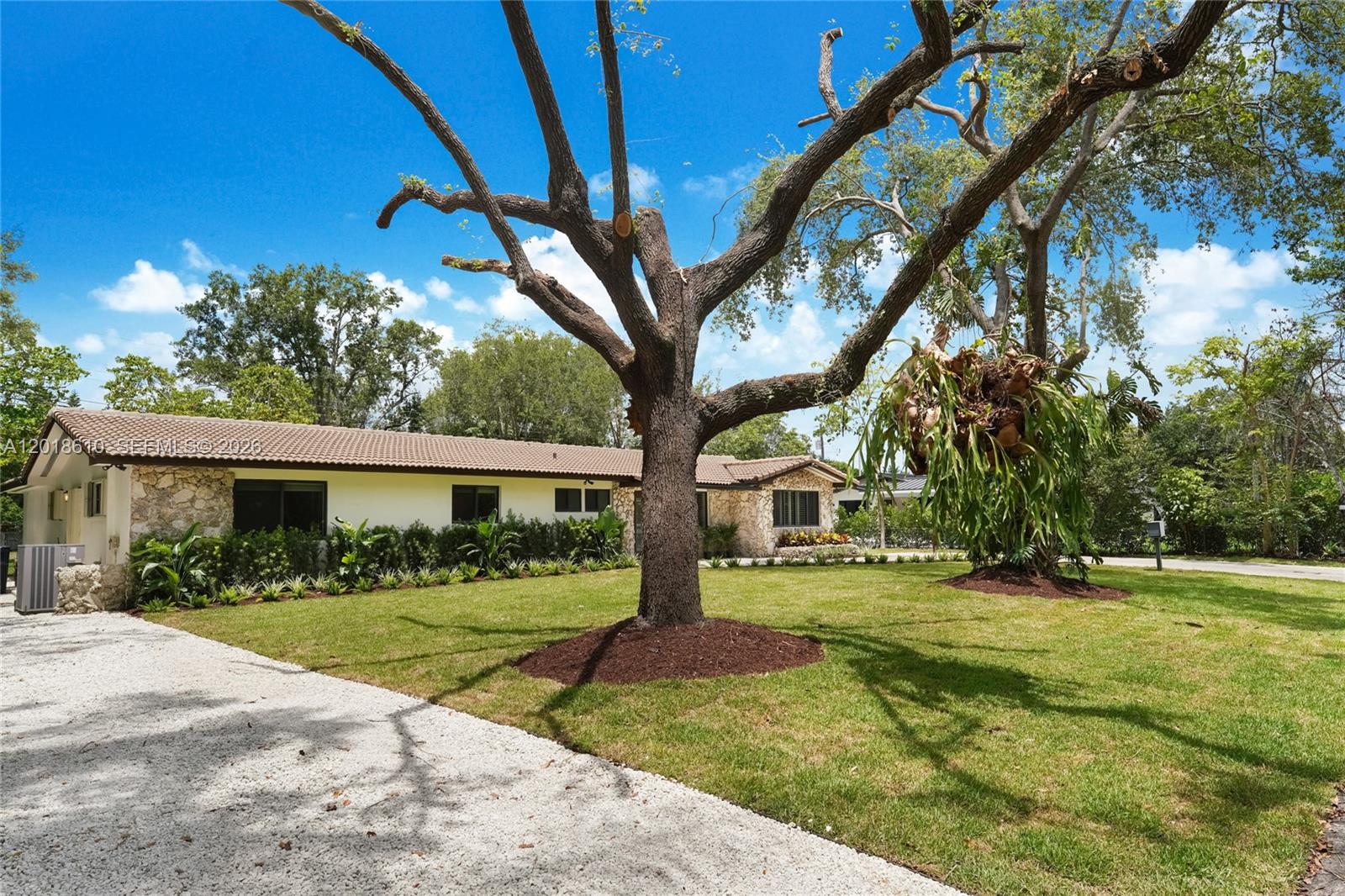 7220 SW 69th Ct, Miami FL 33143
