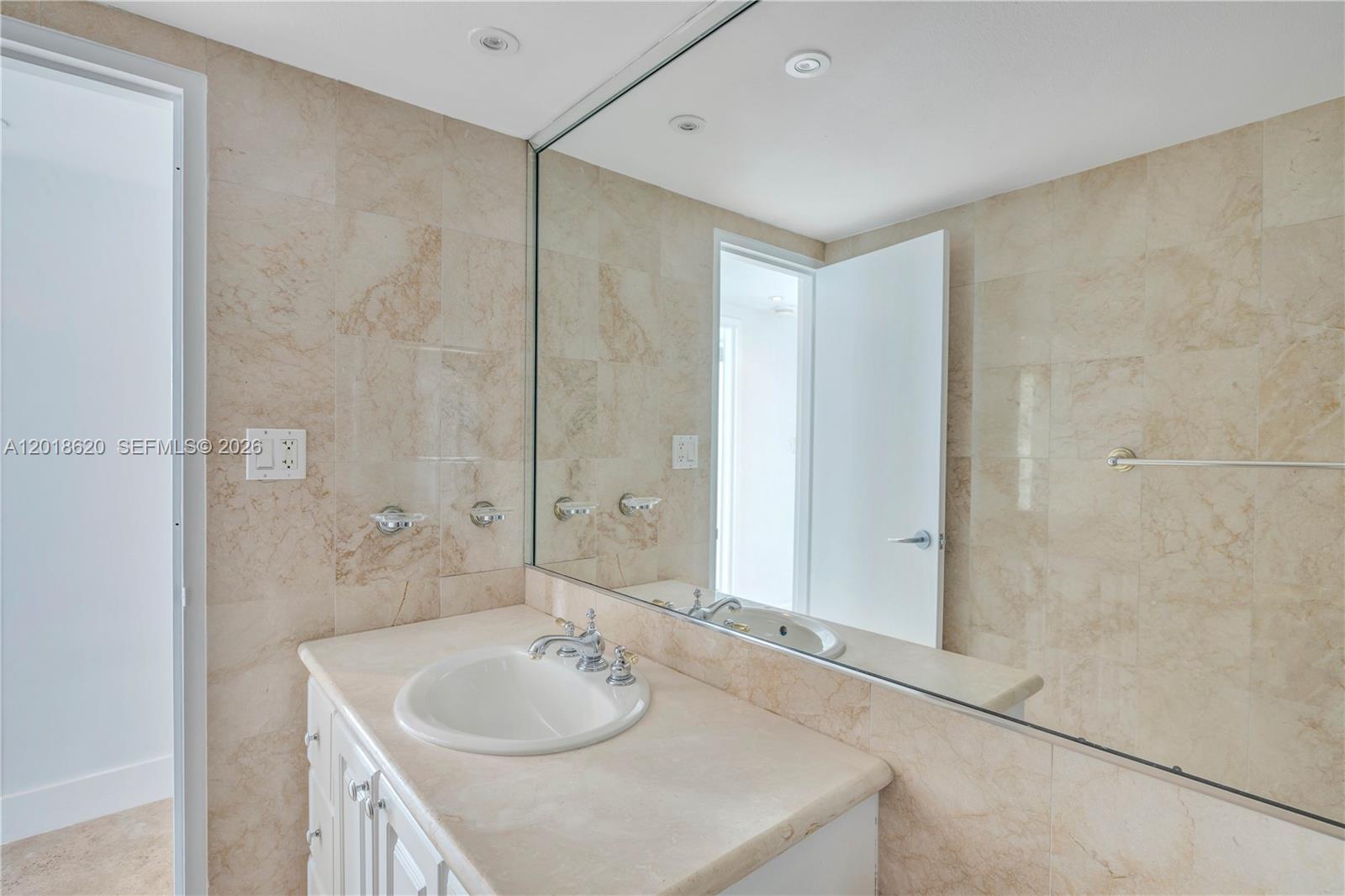 5151 Collins Ave #1627, Miami Beach FL 33140
