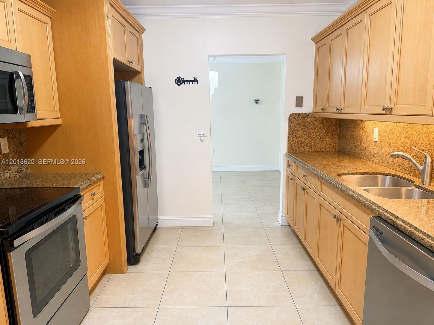 765 W 70th Pl #765, Hialeah FL 33014