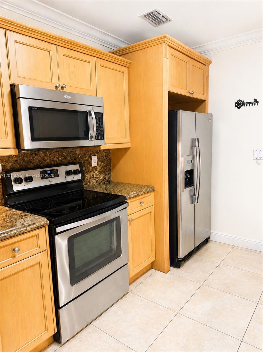 765 W 70th Pl #765, Hialeah FL 33014