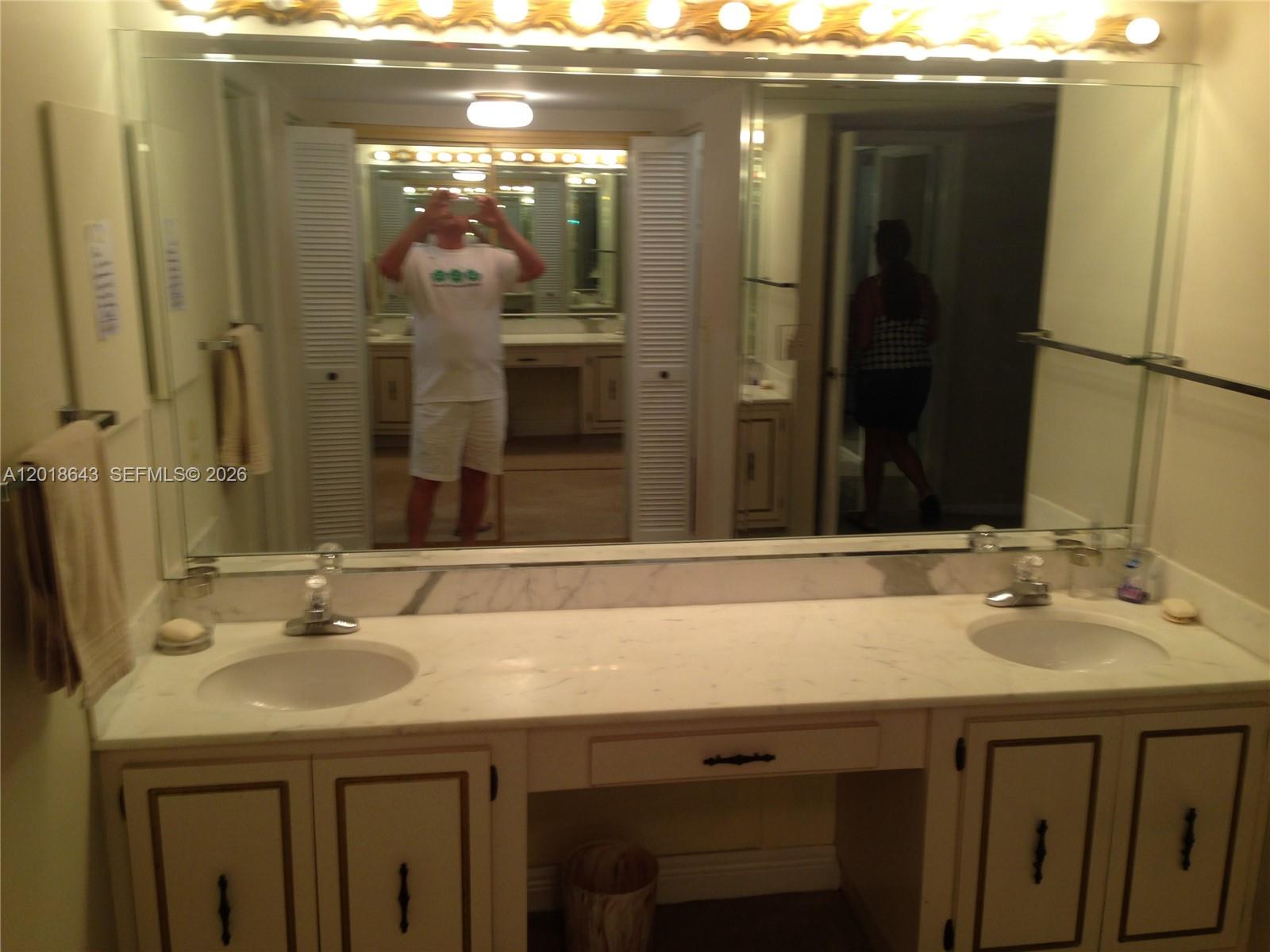 199 Ocean Lane Dr #113, Key Biscayne FL 33149