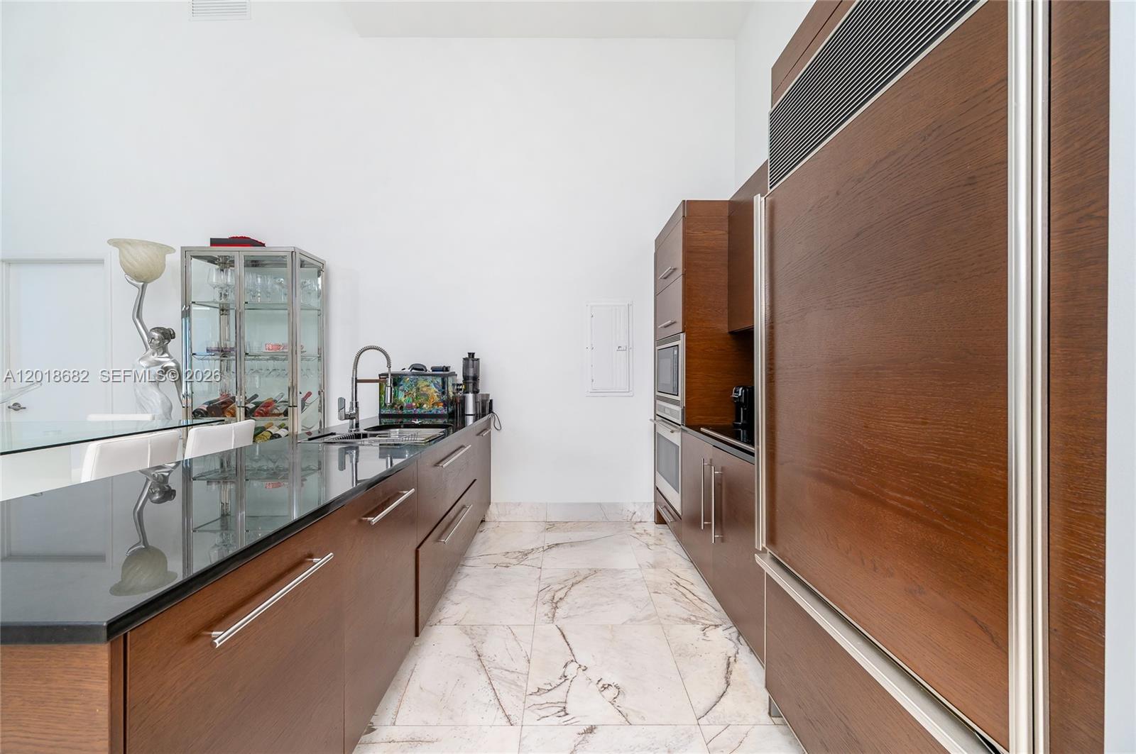 475 Brickell Ave #2209, Miami FL 33131
