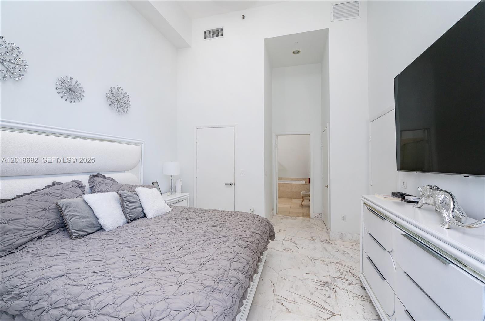475 Brickell Ave #2209, Miami FL 33131