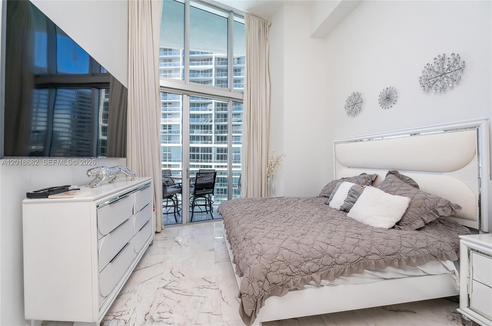 475 Brickell Ave #2209, Miami FL 33131