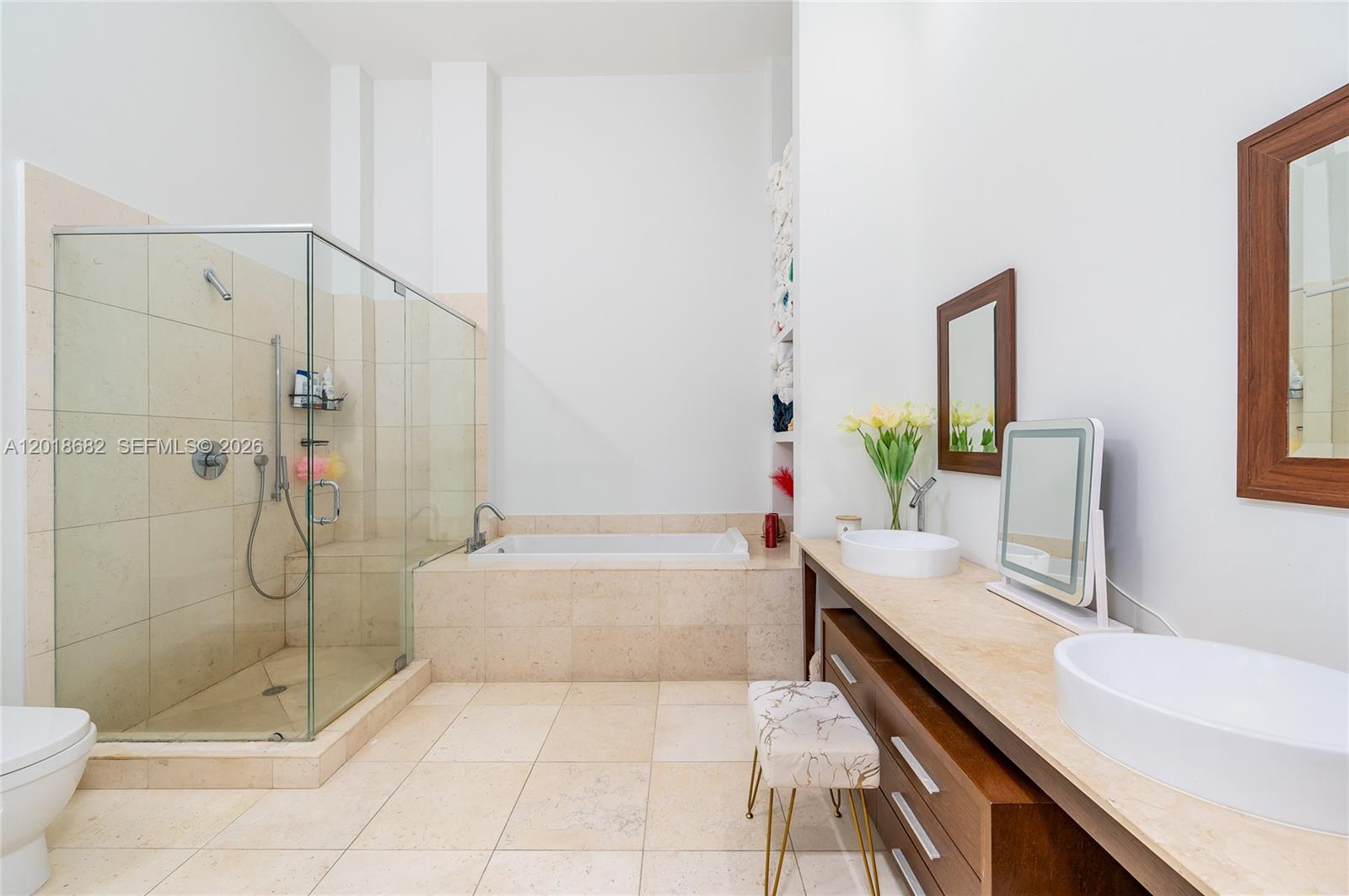 475 Brickell Ave #2209, Miami FL 33131