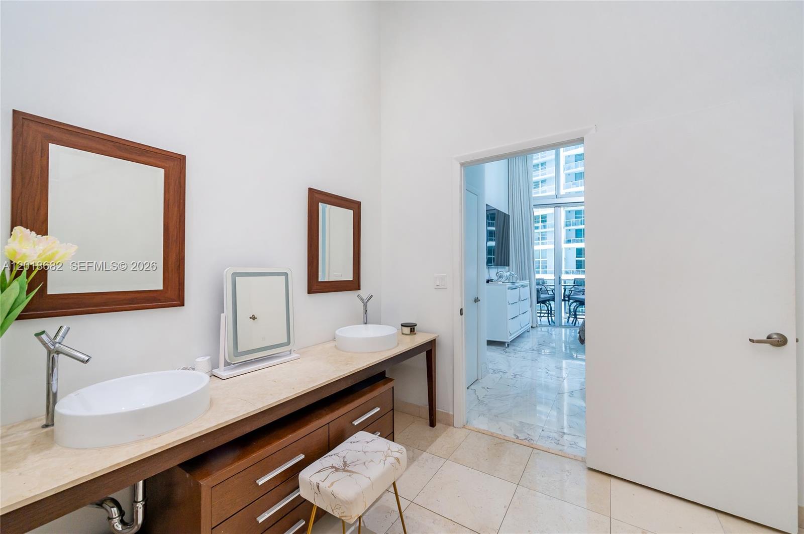 475 Brickell Ave #2209, Miami FL 33131